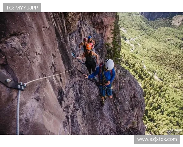 北京攀岩队边路渗透策略解析与攀岩热点发展趋势探讨